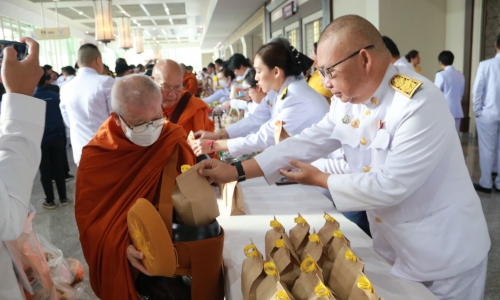 ปศุสัตว์จังหวัดเชียงใหม่ ร่วมพิธีวางพานพุ่มและพิธีถวายบังคม หน้าพระบรมฉายาลักษณ์พระบาทสมเด็จพระบรมชนกาธิเบศร มหาภูมิพลอดุลยเดชมหาราช บรมนาถบพิตร ประจำปี 2567